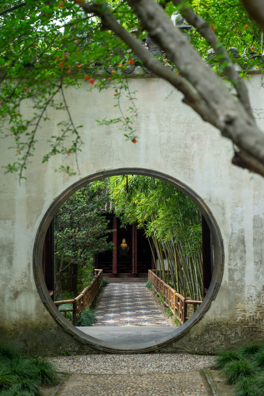 中式庭院月洞门